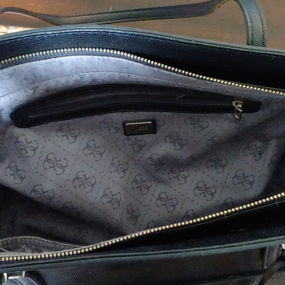 Guess Purse - Picture 7 of 8
